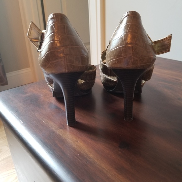 Final price drop! Shoes - Picture 3 of 3